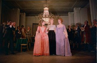 First Lady Pat Nixon with cast of the musical 1776 in the East Room