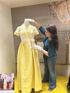 Yellow couture gown designed by Ferdinando Sarmi for First Lady Pat Nixon